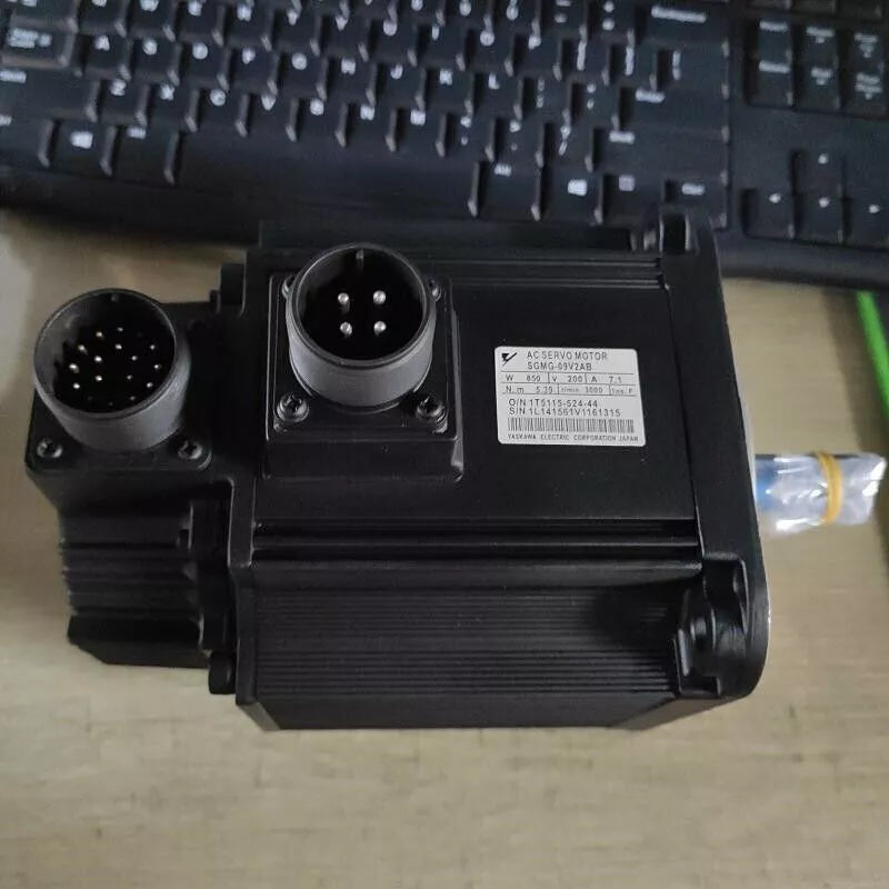 1PC New Yaskawa SGMG-09V2AB Servo Motor Expedited Shipping SGMG09V2AB