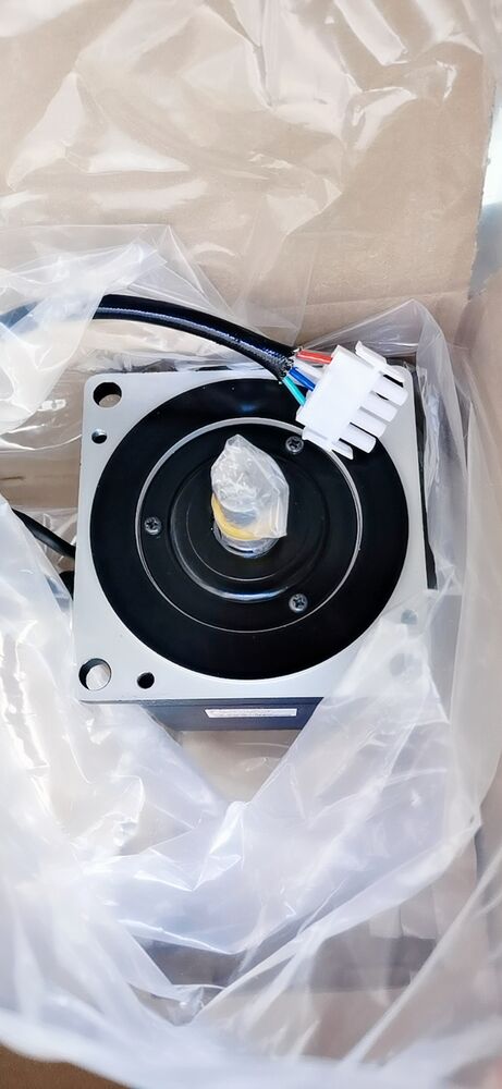 1PC New Yaskawa SGMPH-15AAA61-E Servo Motor Expedited Shipping SGMPH15AAA61E