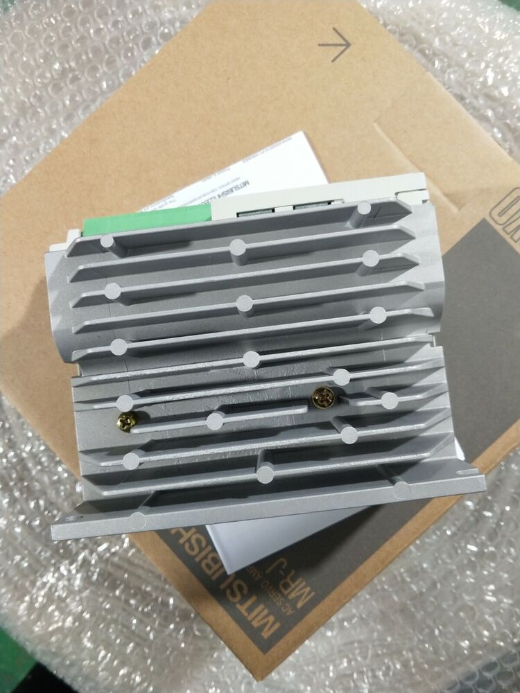 NEW MITSUBISHI AC SERVO DRIVER MR-C40A-UE MRC40AUE FREE EXPEDITED SHIPPING DHL / UPS / FedEX