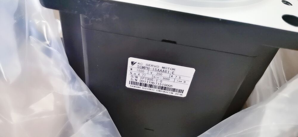 1PC New Yaskawa SGMPH-15AAA61-E Servo Motor Expedited Shipping SGMPH15AAA61E