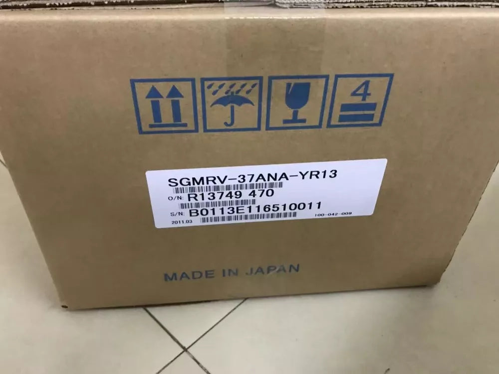1PC New Yaskawa SGMRV-37ANA-YR13 Servo Motor Expedited Shipping