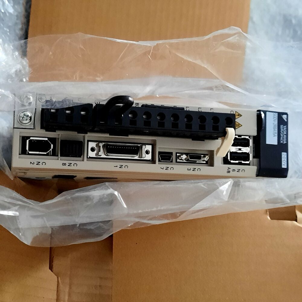 1PC New In Box Yaskawa SGDV-2R8A15A Servo Drives Expedited Shipping