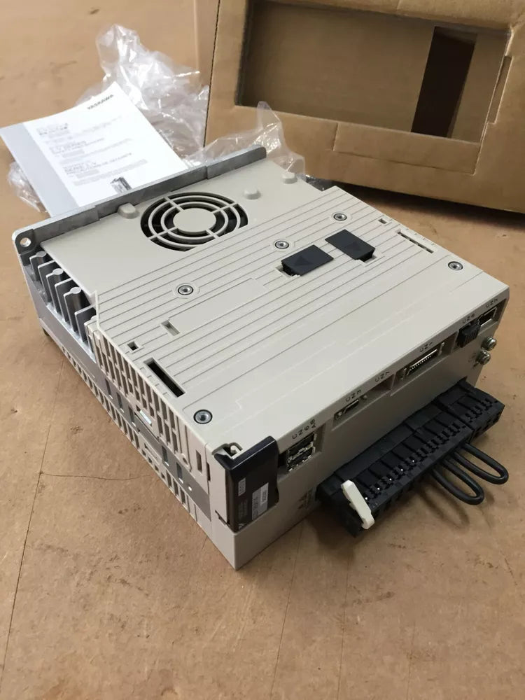 1PC New Yaskawa SGDV-3R8A11A002000 Servo Driver Expedited Shipping
