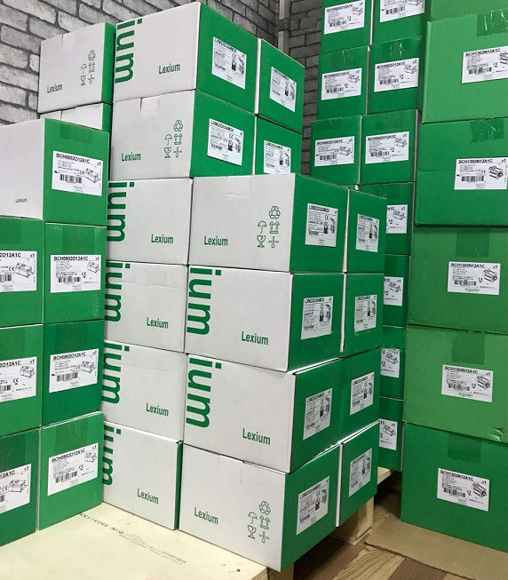 1PC New Schneider LXM52DD18C41000 AC Servo Drive PLC Module Expedited Shipping DHL / UPS / FedEX