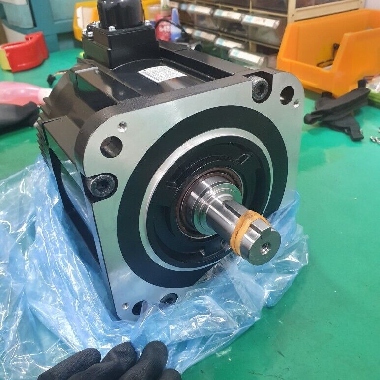 1PC New Yaskawa SGMRV-44ANA-YR22 Servo Motor Expedited Shipping SGMRV44ANAYR22