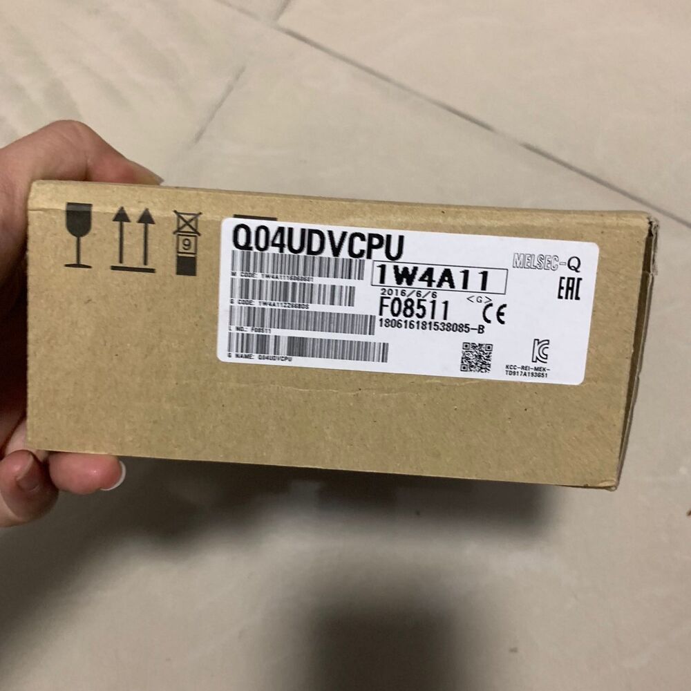 New Mitsubishi Q04UDVCPU CPU module In Box Free Shipping UPS / DHL / Fedex