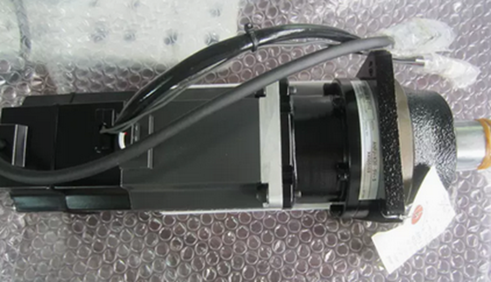 New in Box Mitsubishi HC-MF73BG2 Servo Motor  UPS / DHL / Fedex