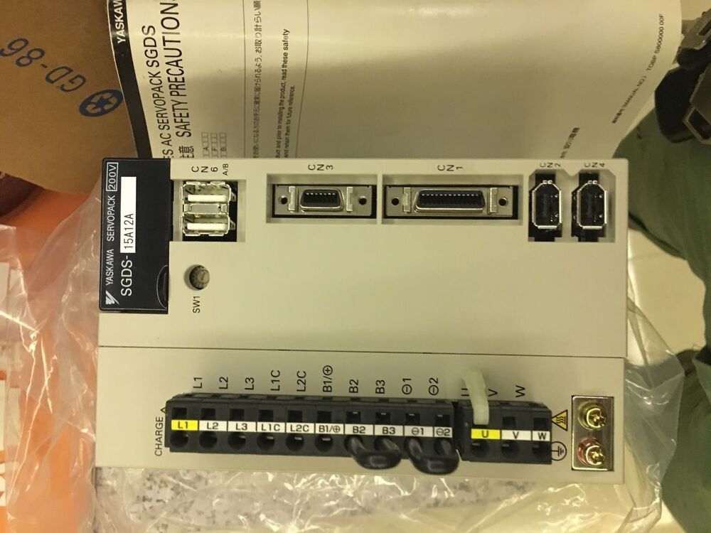 NEW ORIGINAL YASKAWA AC SERVO DRIVER SGDS-15A12A SGDS15A12A FREE SHIPPING DHL / UPS / FedEx
