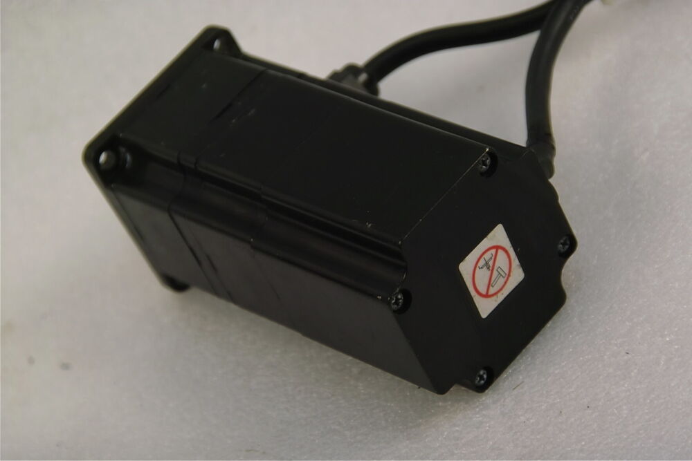 1PC New Yaskawa SGMP-01AW12 Servo Motor Expedited Shipping SGMP01AW12