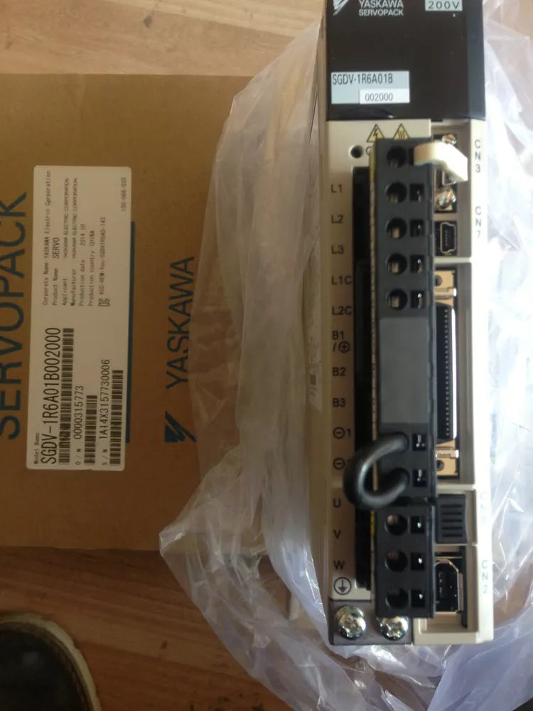 1PC New Yaskawa SGDV-1R6A01B002000 Servo Driver Expedited Shipping
