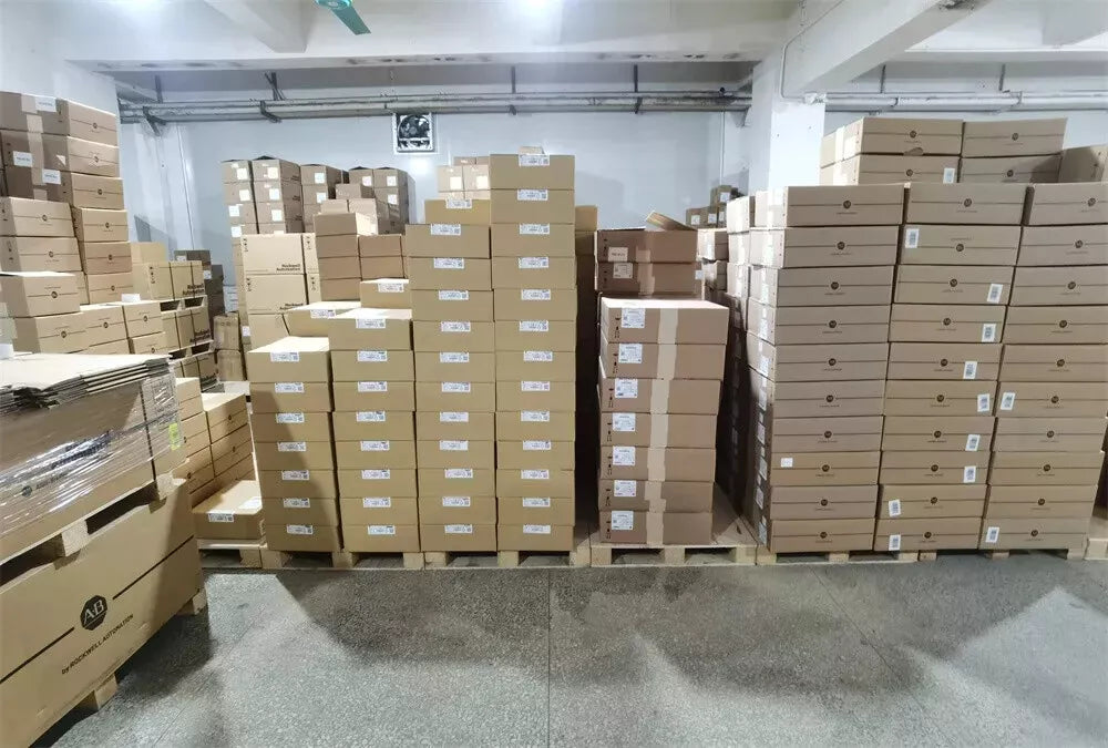 AB 2097-V32PR4-LM Kinetix 350 Servo Drive New Factory Sealed AB 2097-V32PR4-LM DHL / UPS / FedEx