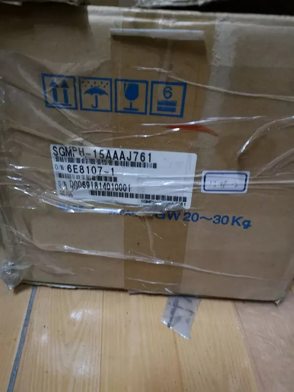 1PC New Yaskawa SGMPH-15AAAJ761 Servo Motor Expedited Shipping