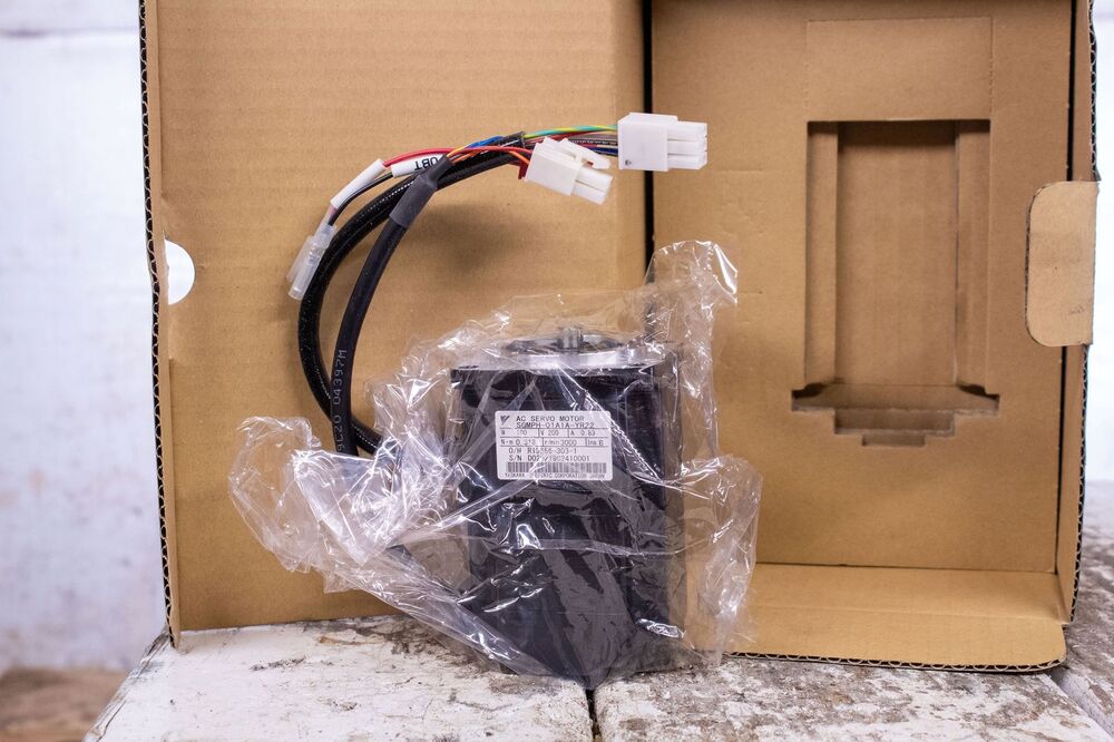 1PC New Yaskawa SGMPH-01A1A-YR22 Servo Motor Expedited Shipping
