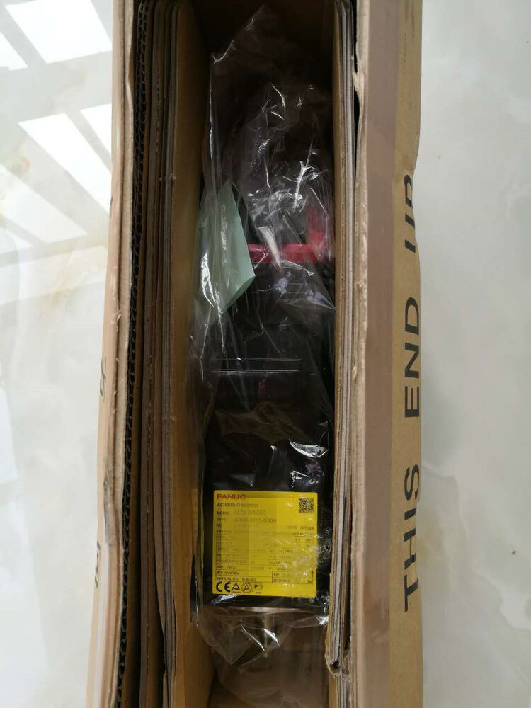 NEW ORIGINAL FANUC AC SERVO MOTOR A06B-0215-B300#0100 A06B-0215-B300 FREE SHIPDHL / UPS / FedEx