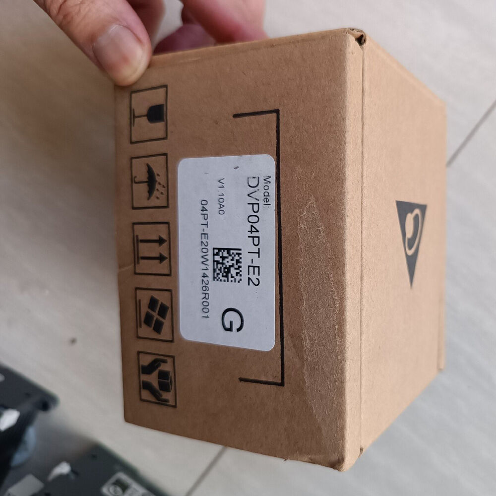 1PC New Delta DVP04PT-E2 PLC Module DVP04PTE2 In Box Free Shipping DHL / UPS / FedEx