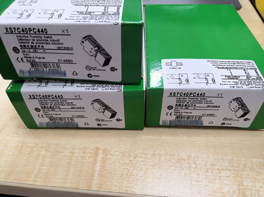 1PCS New Schneider XS7C40PC440 Proximity Switch Sensor Free Shipping DHL / UPS / FedEX