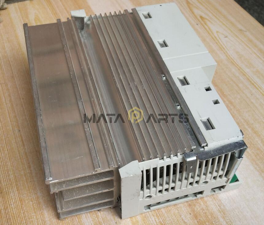 One Used Lenze AC Drive Inverter E82EV751_4C E82EV751-4C E82EV751K4C
