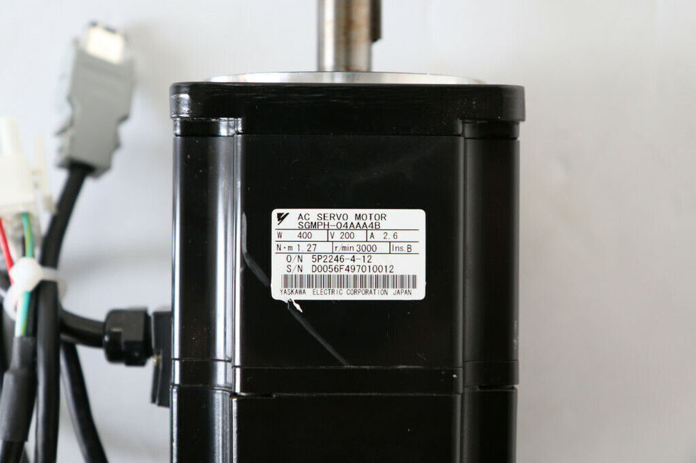 1PC New Yaskawa SGMPH-04AAA4B Servo Motor Expedited Shipping SGMPH04AAA4B