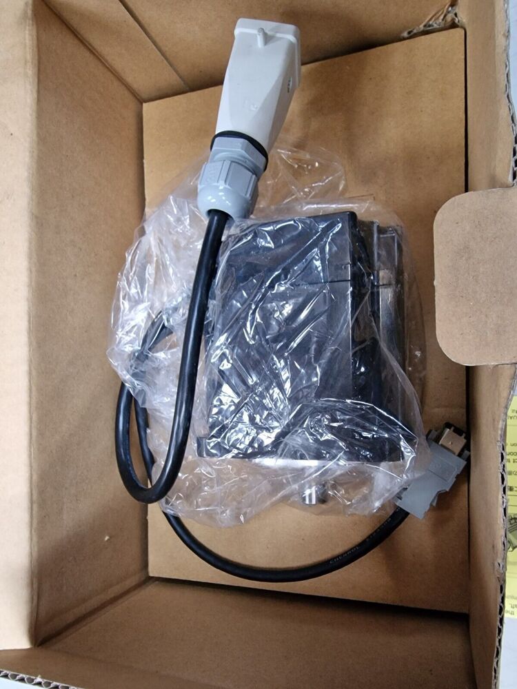 1PC New Yaskawa SGMPH-04AAA-FJ21 Servo Motor Expedited Shipping SGMPH04AAAFJ21