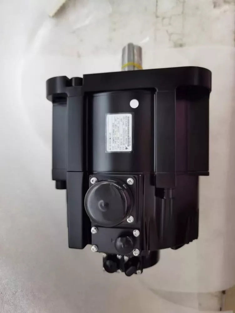 1PC New Yaskawa SGMRV-37ANA-YR13 Servo Motor Expedited Shipping