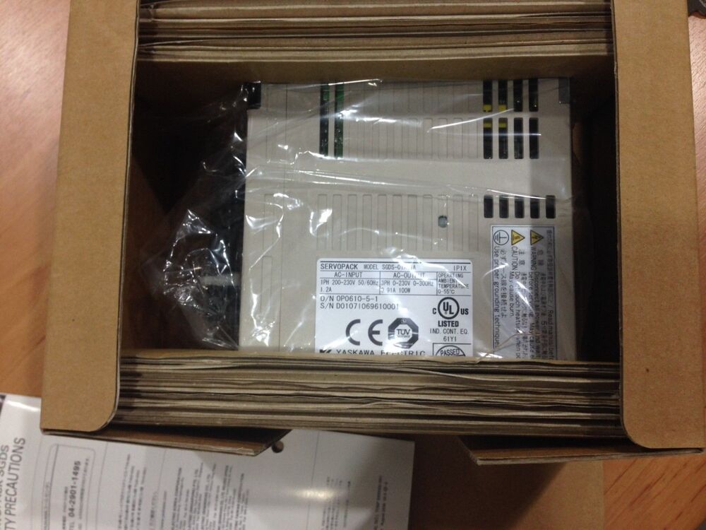 NEW ORIGINAL YASKAWA AC SERVO DRIVER SGDS-01A01A SGDS01A01A FREE SHIPPING DHL / UPS / FedEx