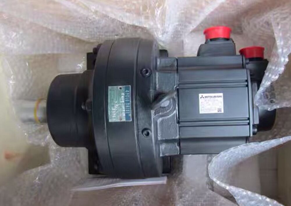 NEW MITSUBISHI Servo Motor HC-SFS102BG1H UPS / DHL / Fedex
