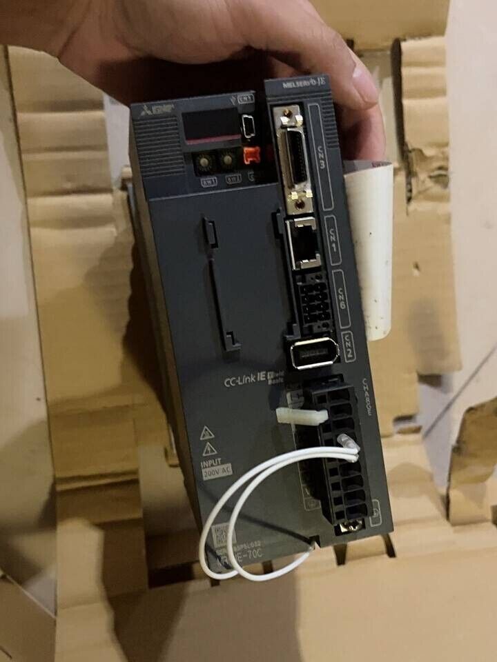 NEW MITSUBISHI MR-JE-70C AC SERVO DRIVER MRJE70C FREE EXPEDITED SHIPPING DHL / UPS / FedEx