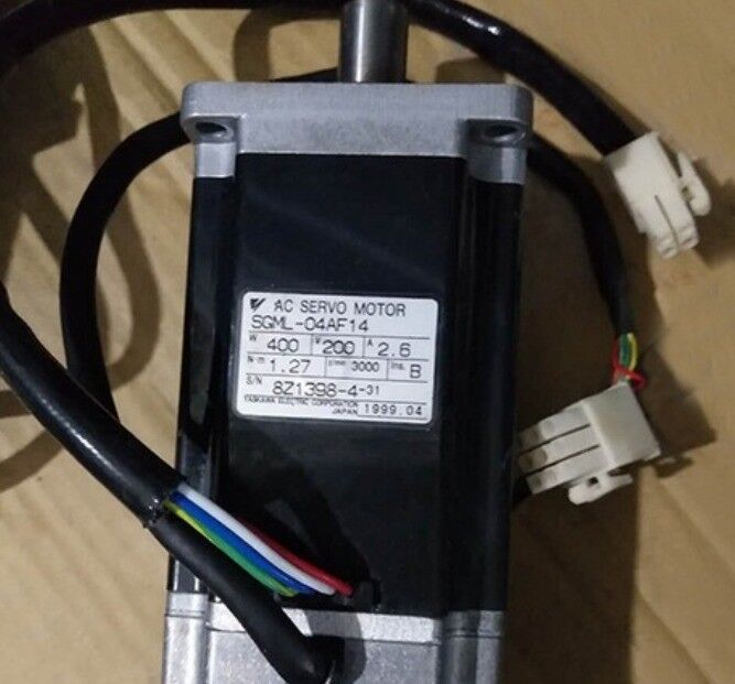 1PC YASKAWA AC SERVO MOTOR SGML-04AF14 NEW ORIGINALFREE EXPEDITED SHIPPING DHL / UPS / FedEx