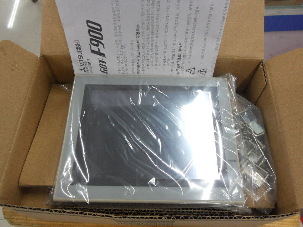 NEW ORIGINAL MITSUBISHI F940GOT-BWD-C TOUCH PANEL FREE EXPEDITED SHIPPING DHL / UPS / FedEx