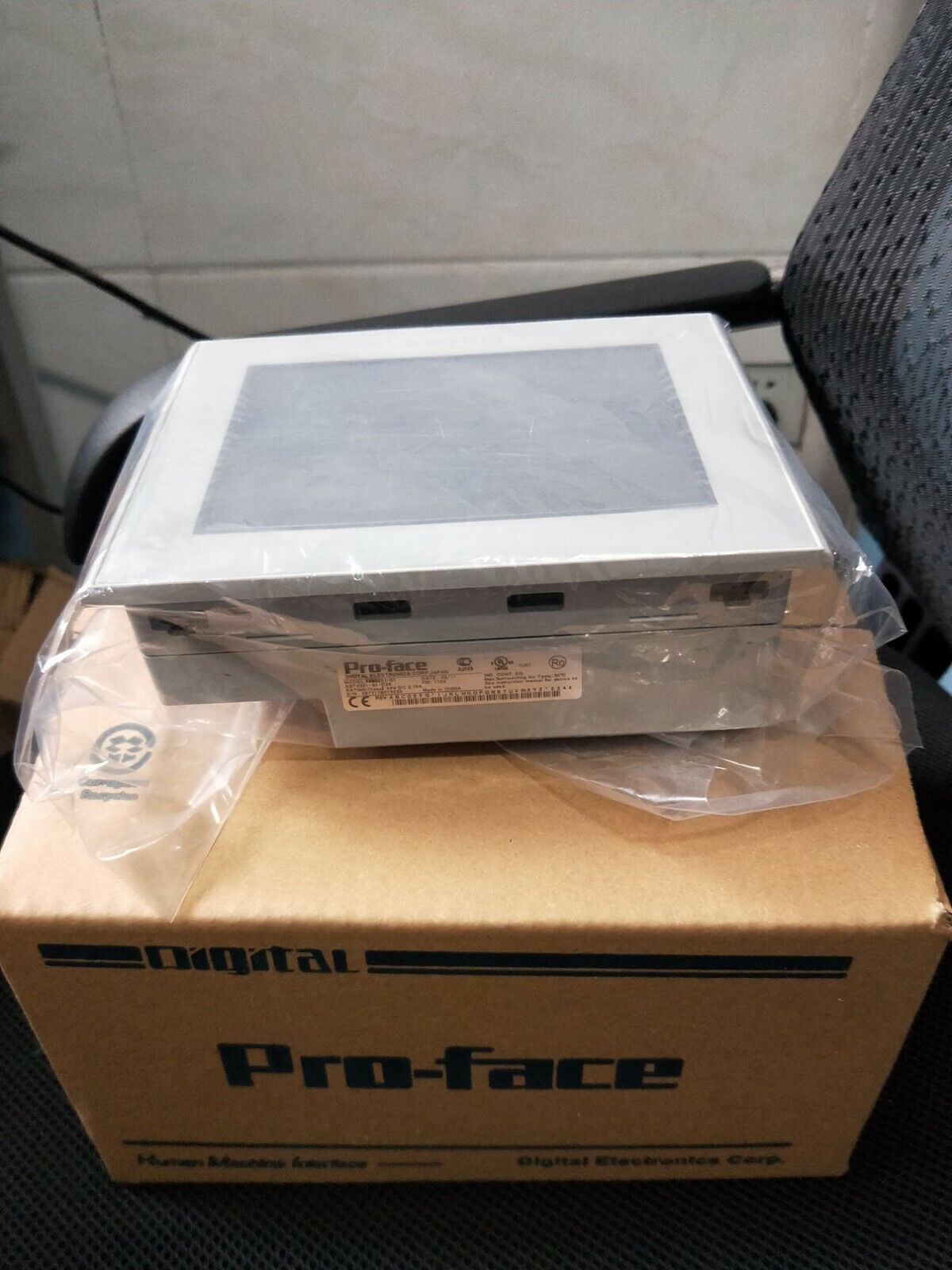 NEW PROFACE TOUCH PANEL AGP3301-S1-D24 AGP3301S1D24 HMI FREE EXPEDITED SHIPPING DHL / UPS / FedEx