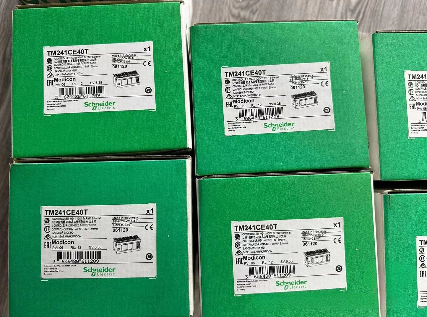 TM241CE40T 1PCS Brand New Schneider TM241CE40T Fast delivery