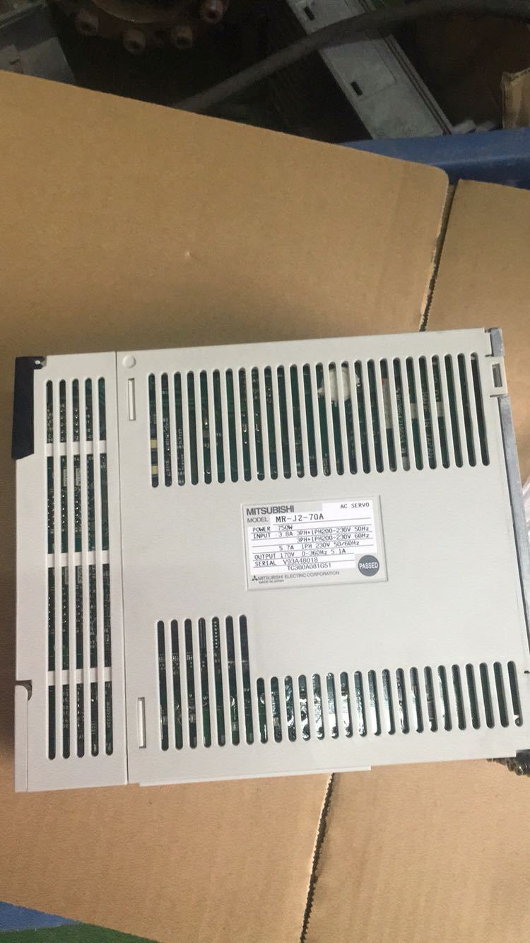 1PC MITSUBISHI AC SERVO DRIVER MR-J2-100A MRJ2100A NEW ORIGINAL FREE SHIPPING DHL / UPS / FedEx