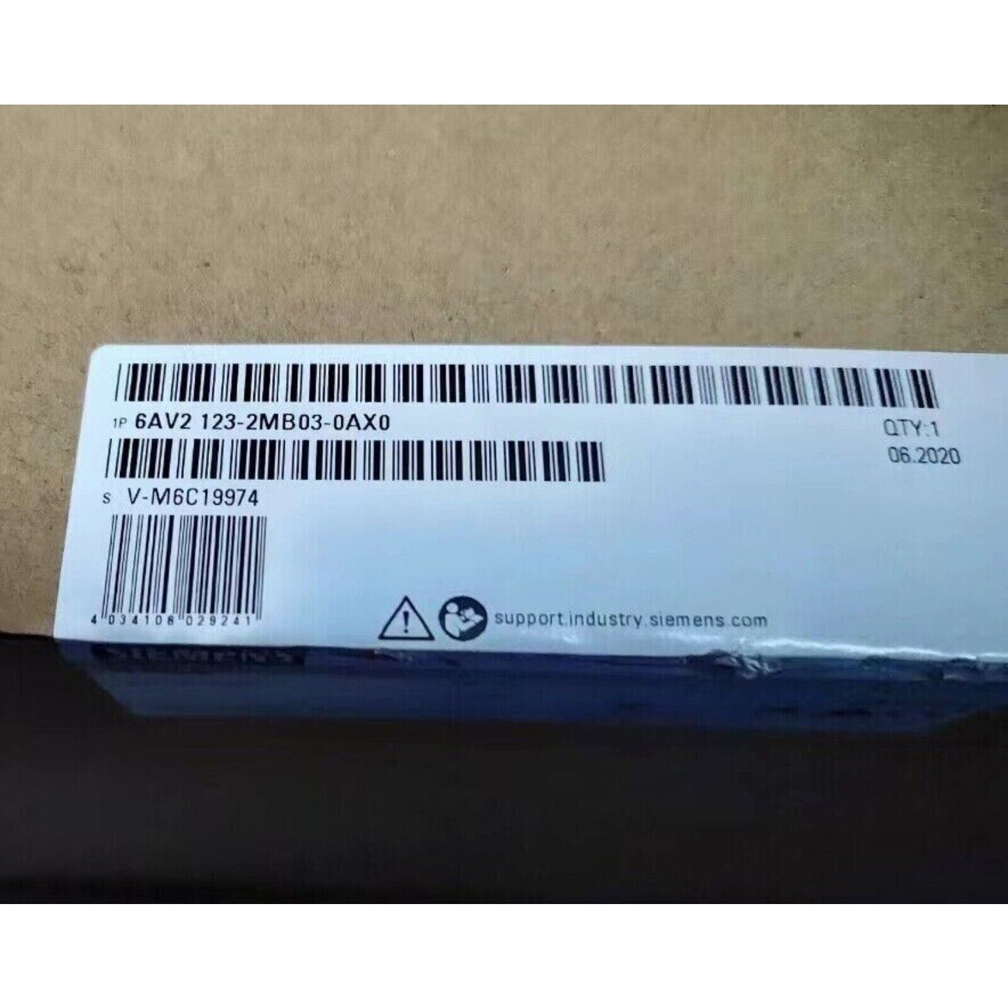 New Siemens 6AV2 123-2MB03-0AX0 6AV2123-2MB03-0AX0 SIMATIC HMI KTP1200 Basic 12"