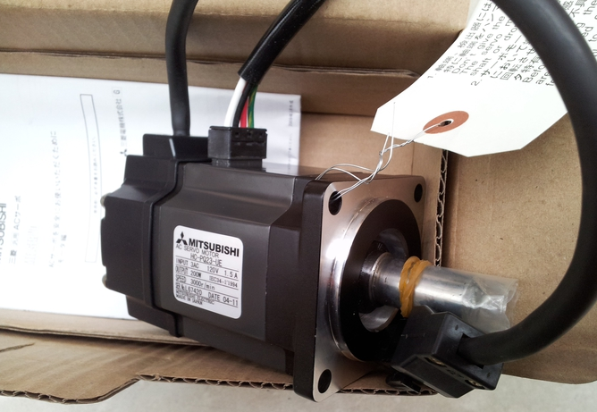 MITSUBISHI AC SERVO MOTOR HC-PQ23-UE NEW ORIGINAL FREE EXPEDITED SHIPPING DHL / UPS / FedEx