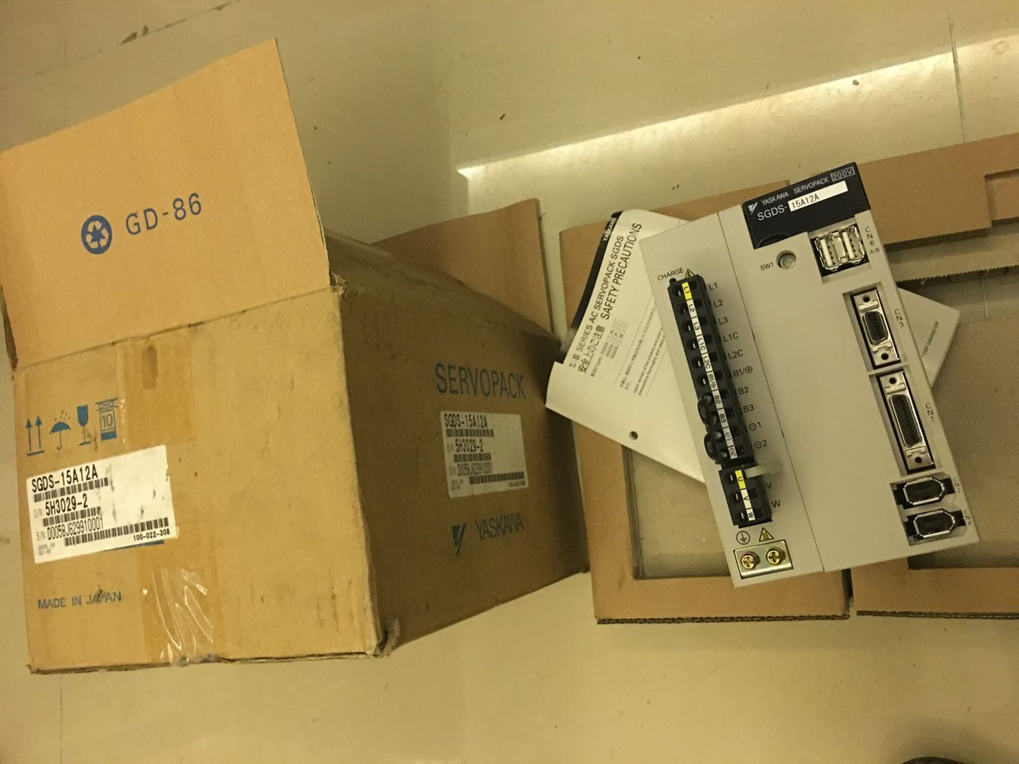 NEW ORIGINAL YASKAWA AC SERVO DRIVER SGDS-15A12A SGDS15A12A FREE SHIPPING DHL / UPS / FedEx