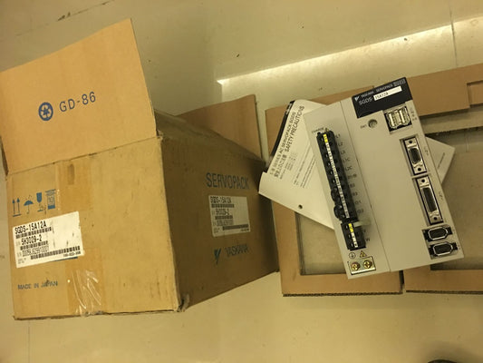 NEW ORIGINAL YASKAWA AC SERVO DRIVER SGDS-15A12A SGDS15A12A FREE SHIPPING DHL / UPS / FedEx
