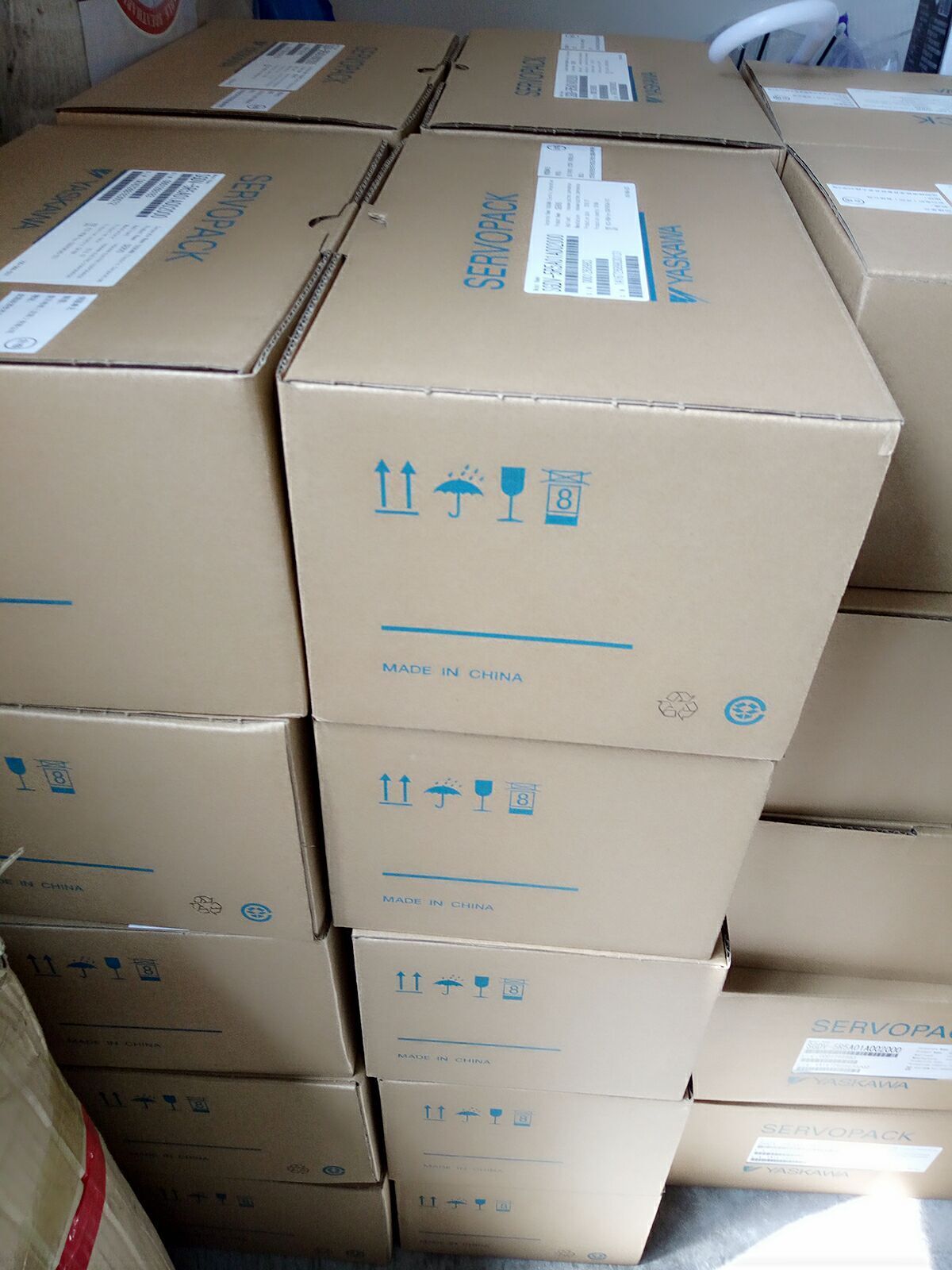 1PC YASKAWA AC SERVO MOTOR SGMAH-04A1A6D NEW ORIGINALFREE EXPEDITED SHIPPING DHL / UPS / FedEx