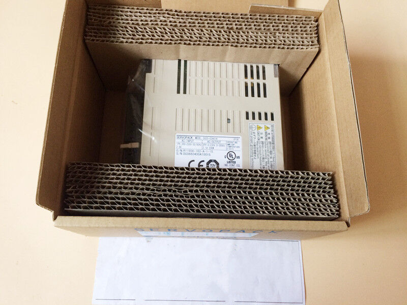 NEW ORIGINAL YASKAWA AC SERVO DRIVER SGDS-02A01A SGDS02A01A FREE SHIPPING DHL / UPS / FedEx